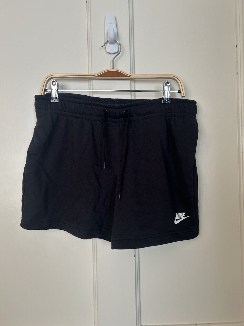 Nike Standard Mid Rise Athletic Shorts Womens Size XL Black Comfort NWT